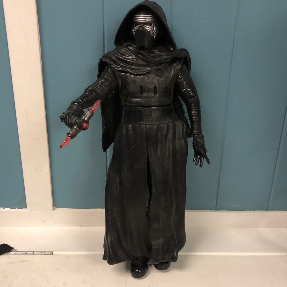 13” STAR WARS Sw Goa Kylo speaks multiple phrases says “Don’t be Afraid” +